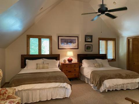 Lolly'S Treehouse Hotel Highlands Bagian luar foto